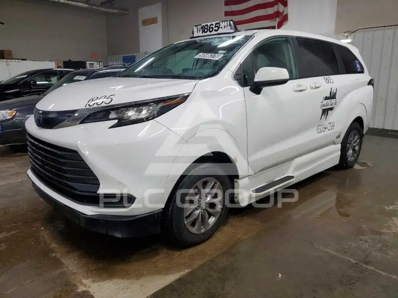 2023 Toyota SIENNA фото