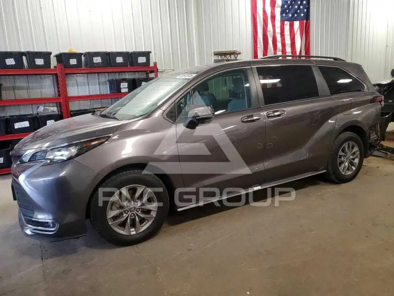 2023 Toyota SIENNA фото