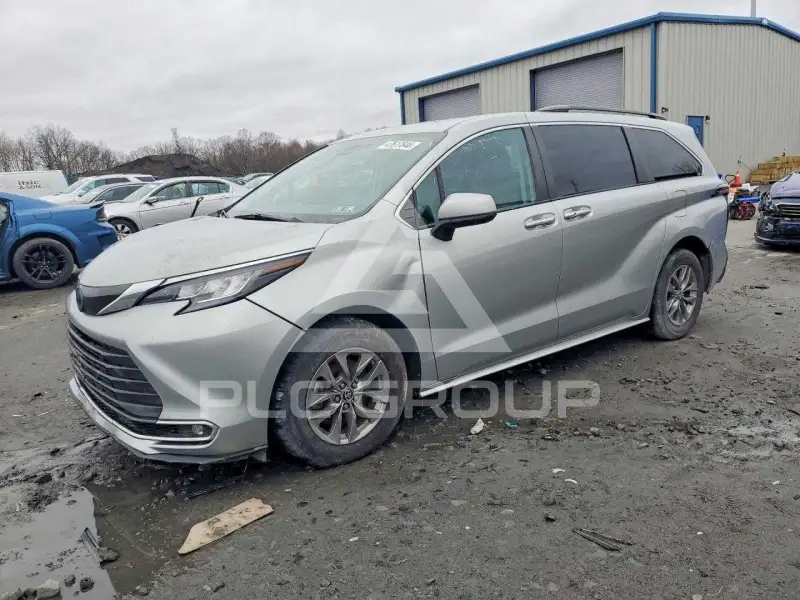 2023 Toyota SIENNA photo