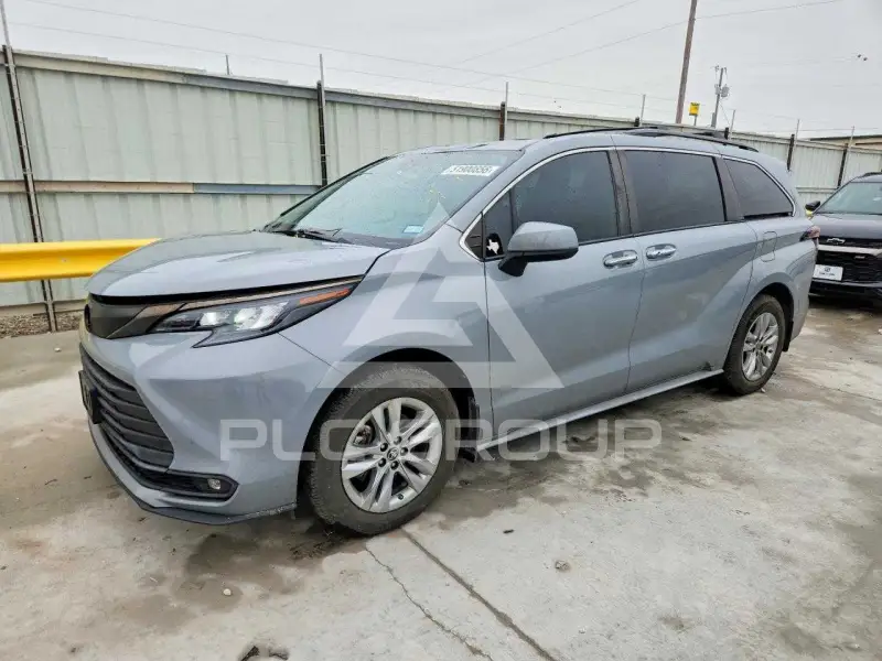 2023 Toyota SIENNA фото