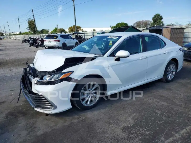 2023 Toyota CAMRY фото