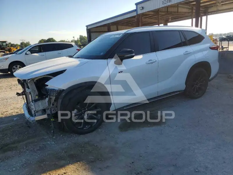 2023 Toyota Highlander фото