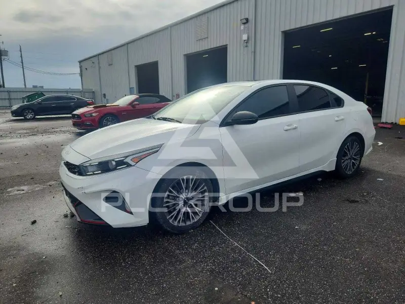 2023 KIA Forte фото