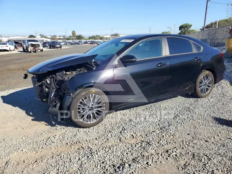 2023 KIA Forte фото
