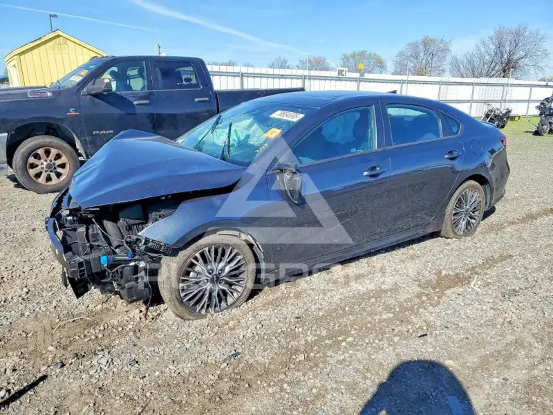 2023 KIA Forte фото