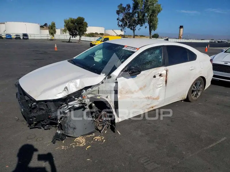 2023 KIA Forte фото