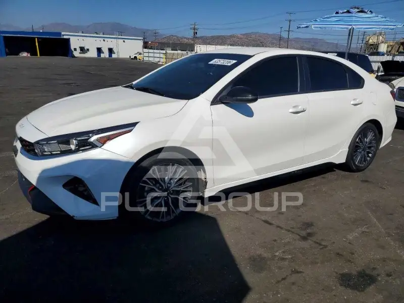 2023 KIA Forte фото