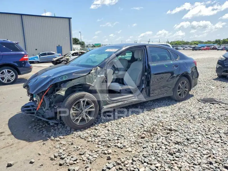 2023 KIA Forte фото