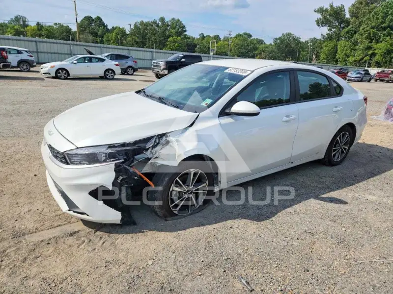 2023 KIA Forte фото