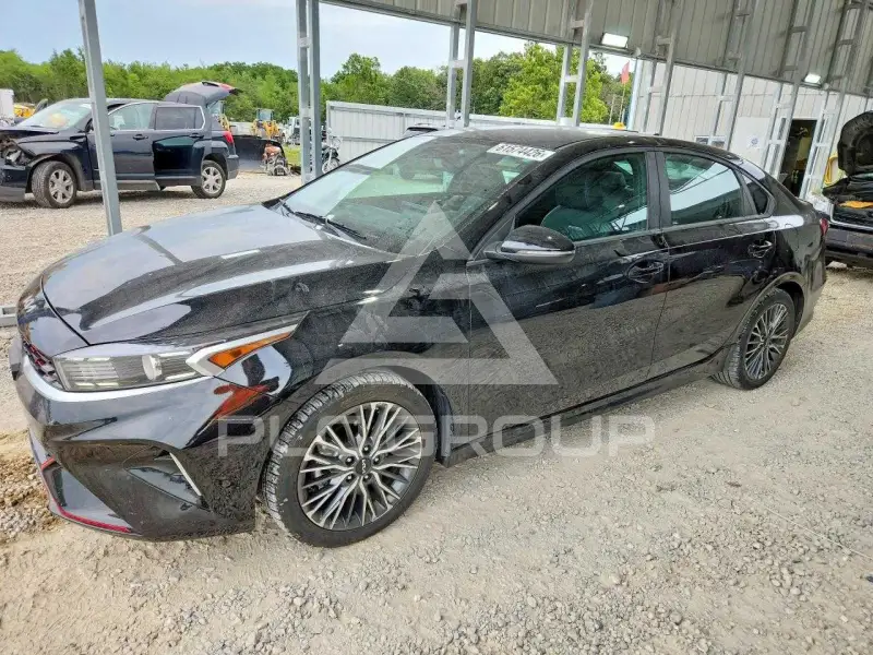 2023 KIA Forte фото