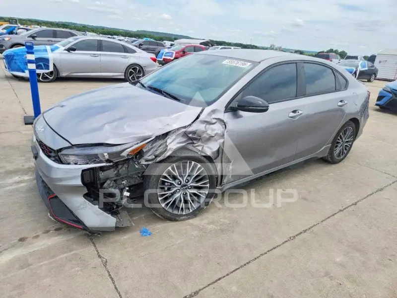 2023 KIA Forte фото