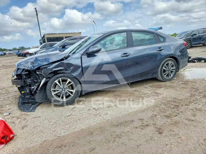 2023 KIA Forte фото