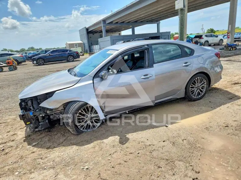 2023 KIA Forte фото