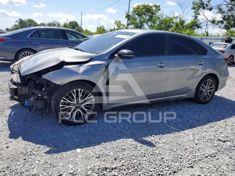 2023 KIA Forte фото