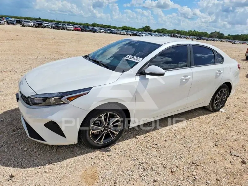 2023 KIA Forte фото