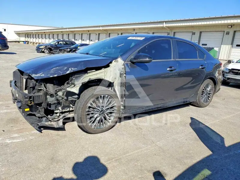 2023 KIA Forte фото