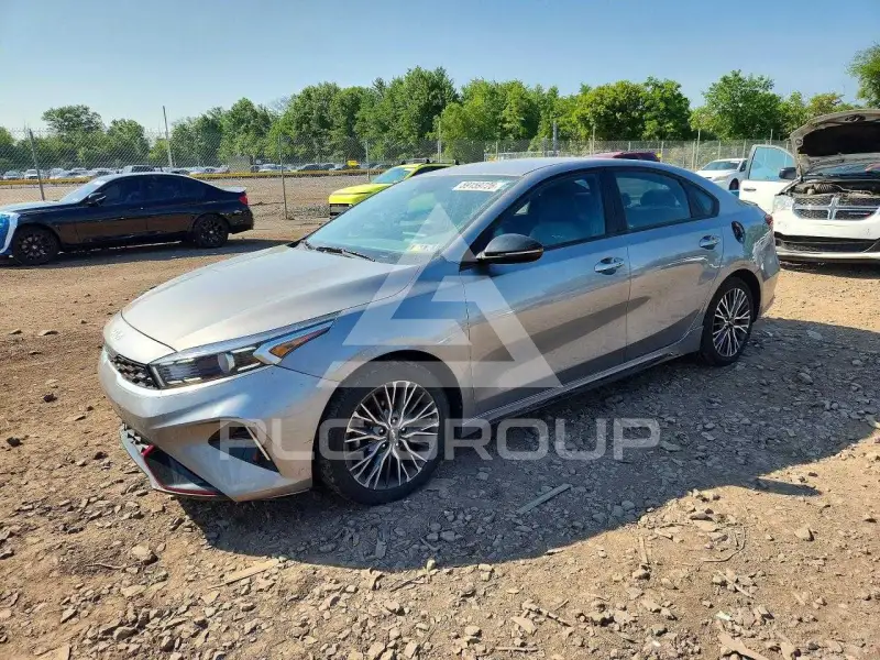 2023 KIA Forte фото