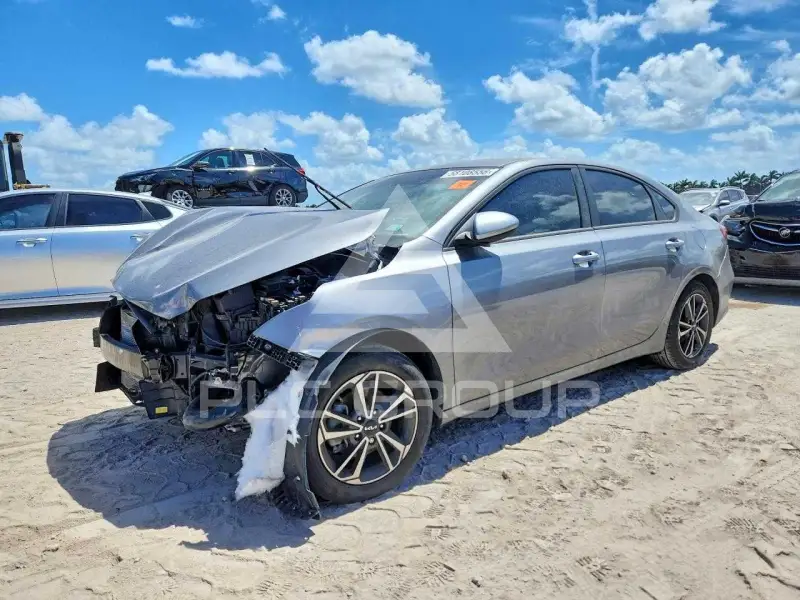 2023 KIA Forte фото