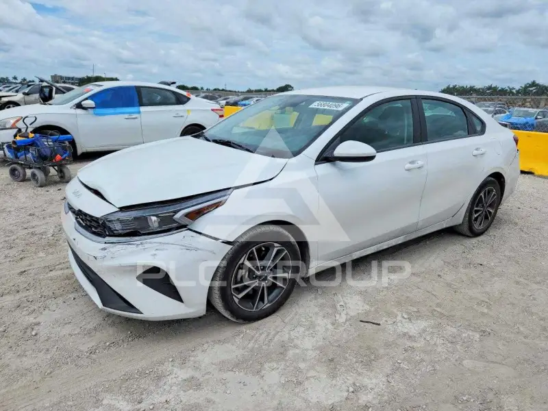 2023 KIA Forte фото