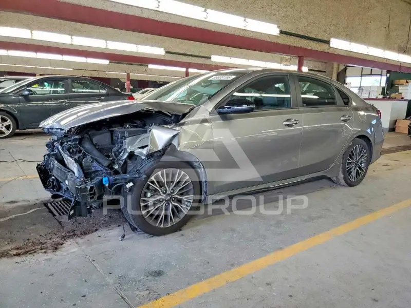 2023 KIA Forte фото