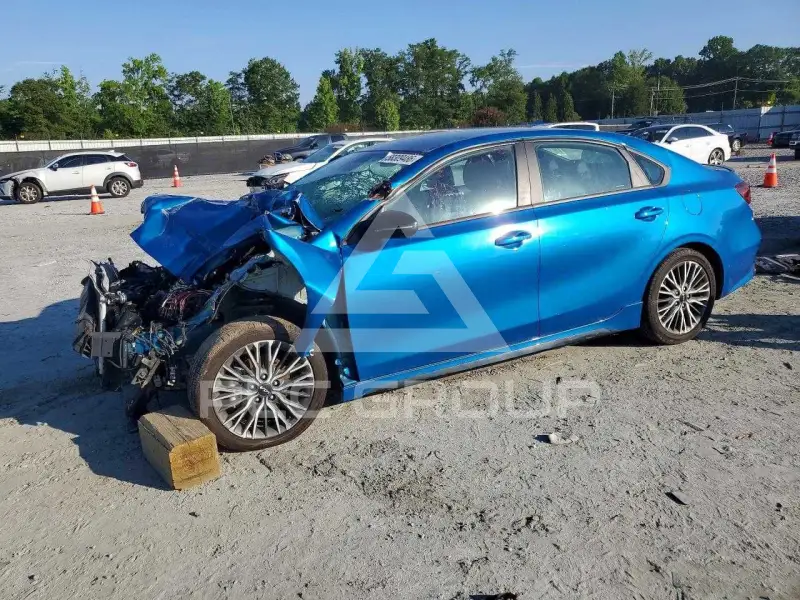 2023 KIA Forte фото
