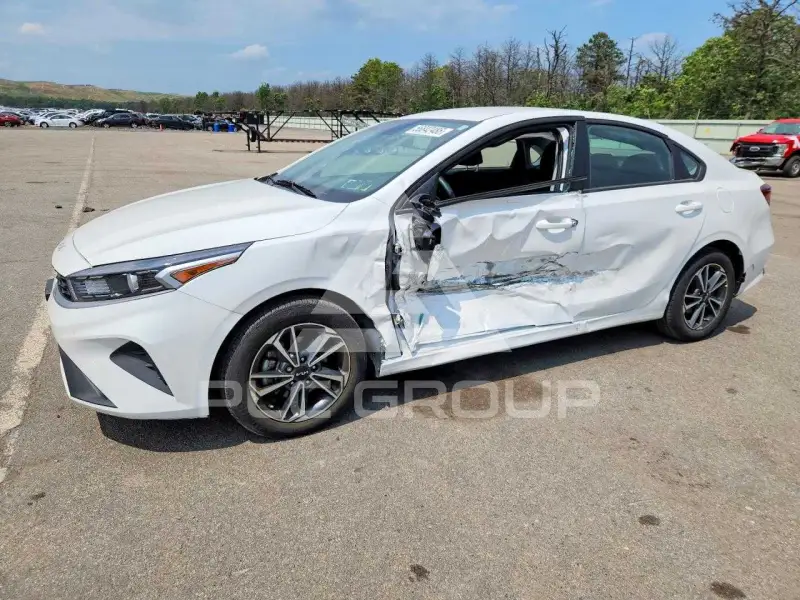 2023 KIA Forte фото
