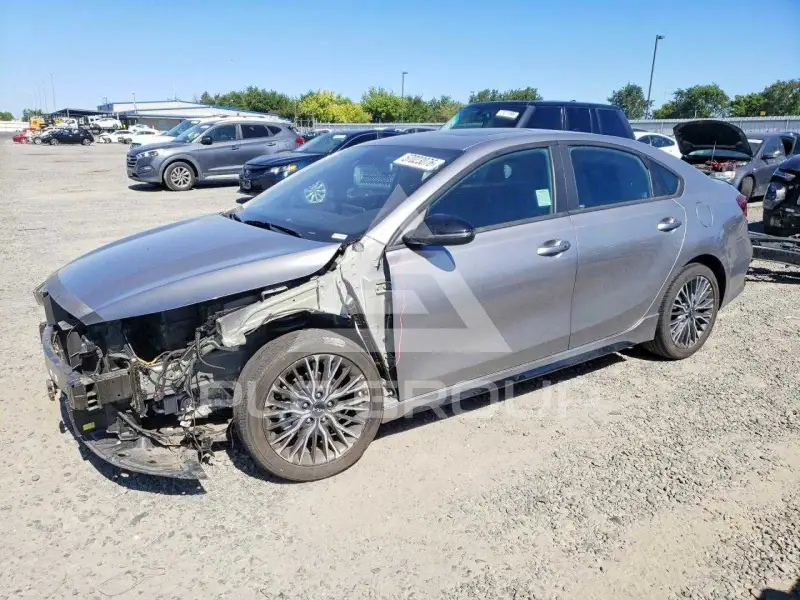 2023 KIA Forte фото