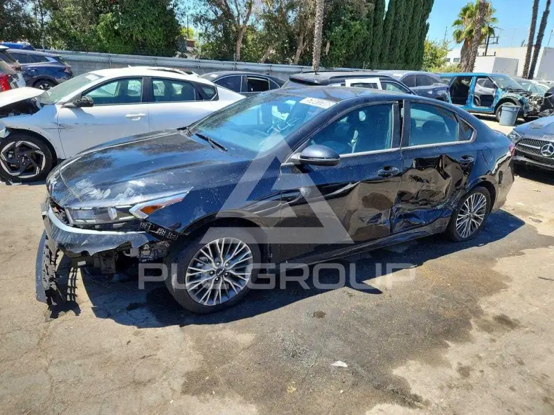 2023 KIA Forte фото