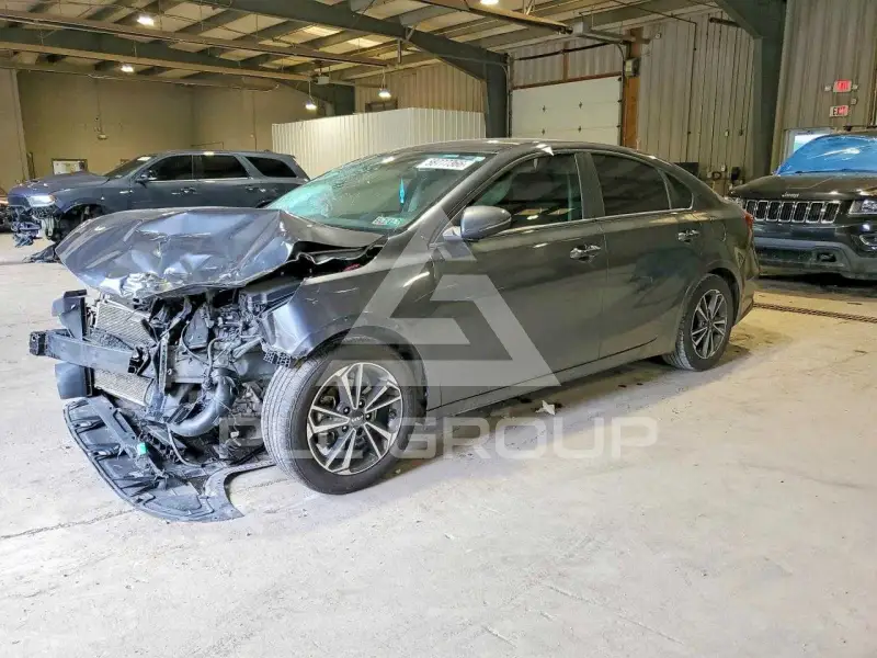2023 KIA Forte фото