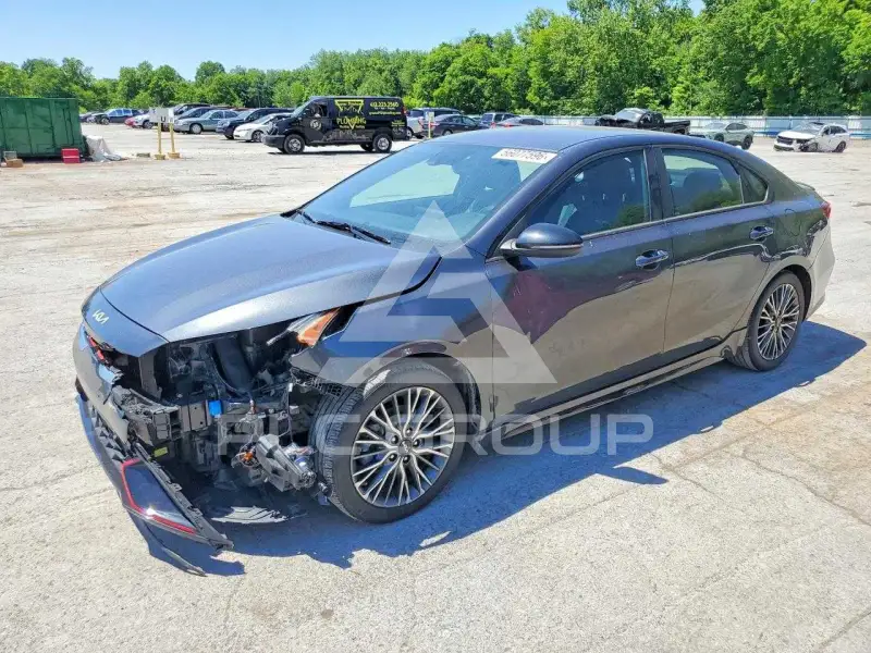 2023 KIA Forte фото
