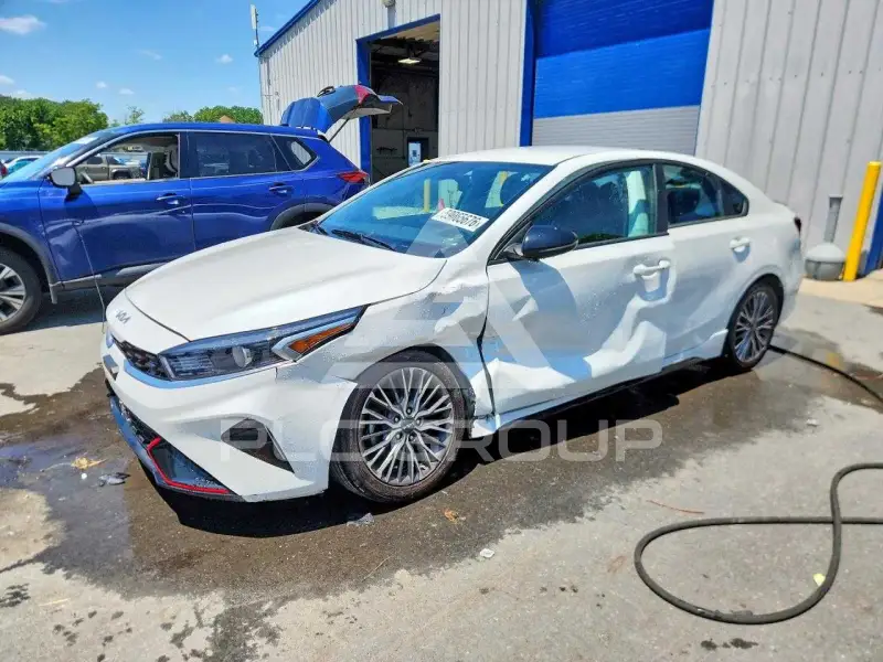 2023 KIA Forte фото