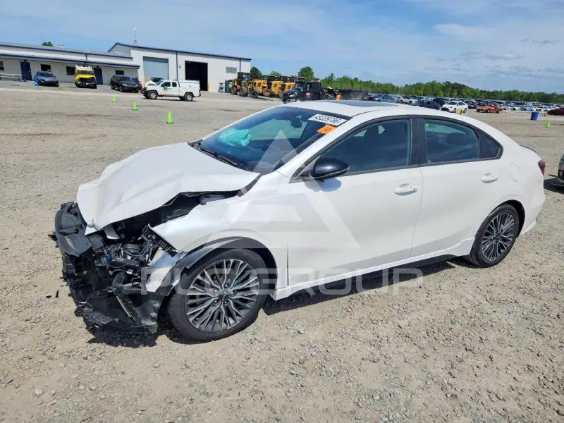 2023 KIA Forte фото