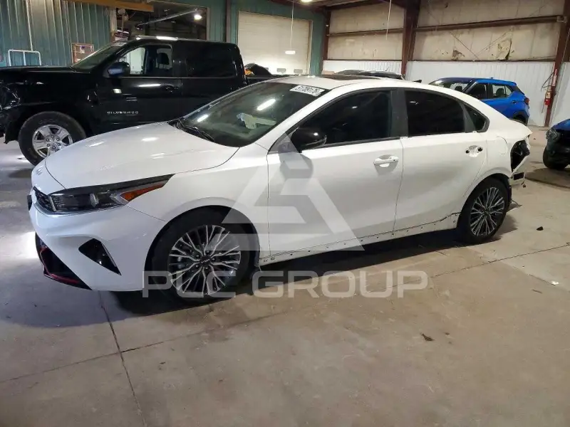 2023 KIA Forte фото