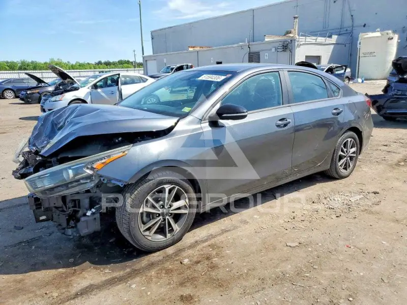 2023 KIA Forte фото