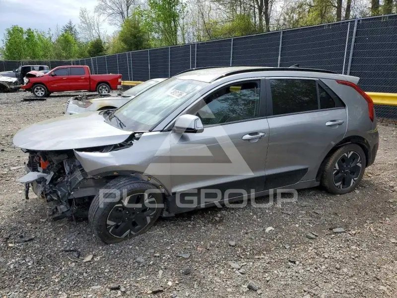 2023 KIA  фото