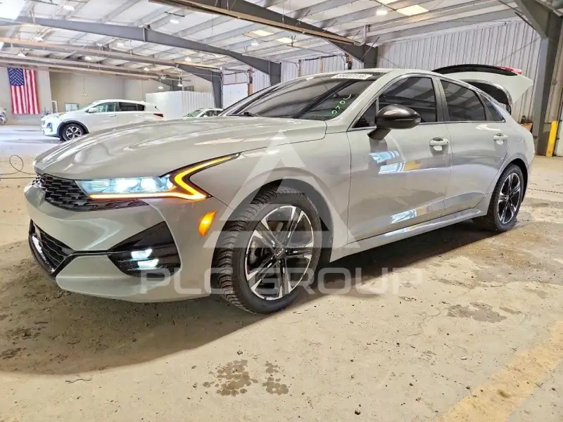 2023 KIA K5 photo