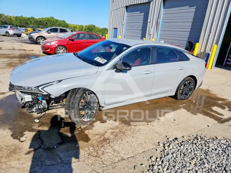 2023 KIA K5 photo