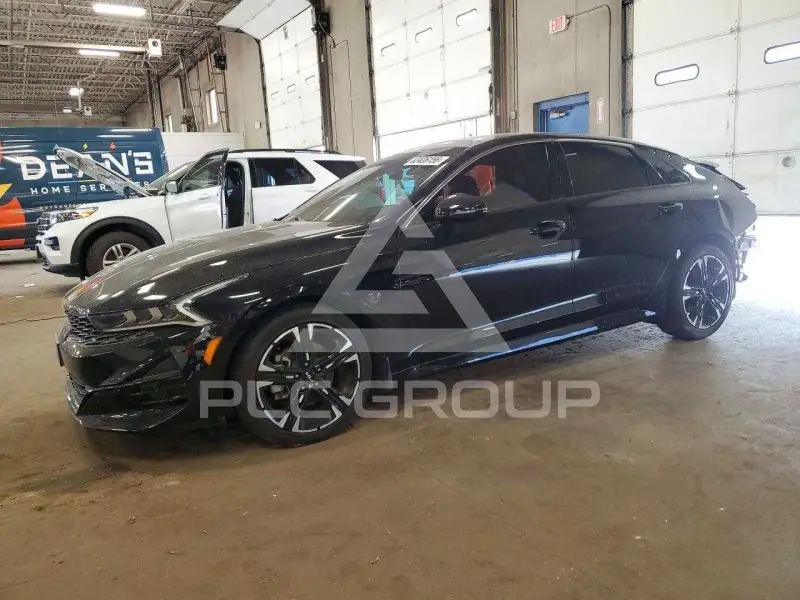 2023 KIA K5 photo
