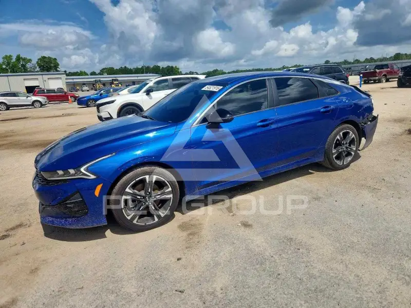 2023 KIA K5 photo