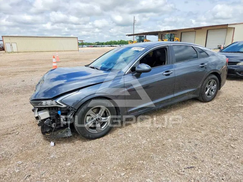 2023 KIA K5 photo