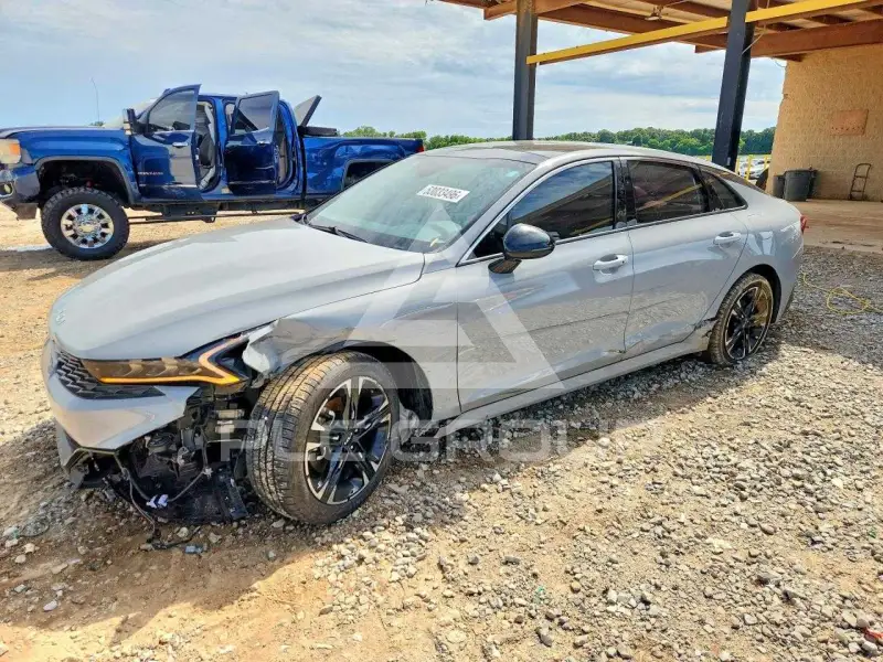 2023 KIA K5 photo