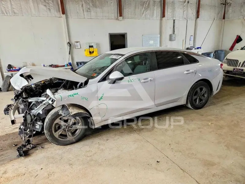 2023 KIA K5 photo