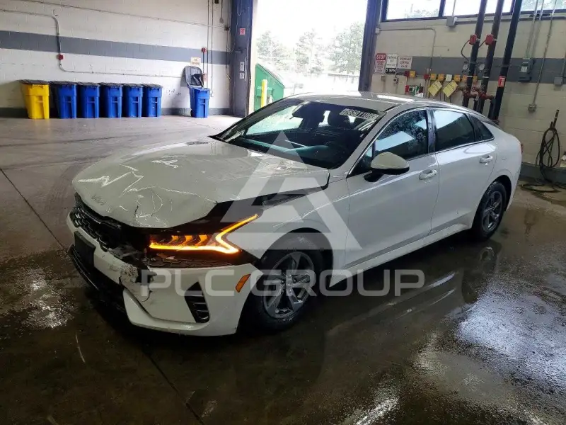 2023 KIA K5 photo