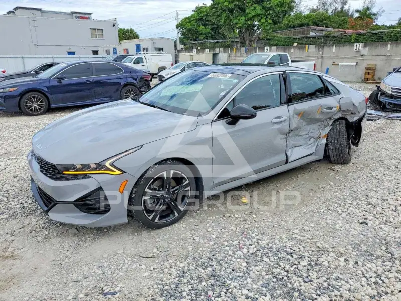 2023 KIA K5 photo