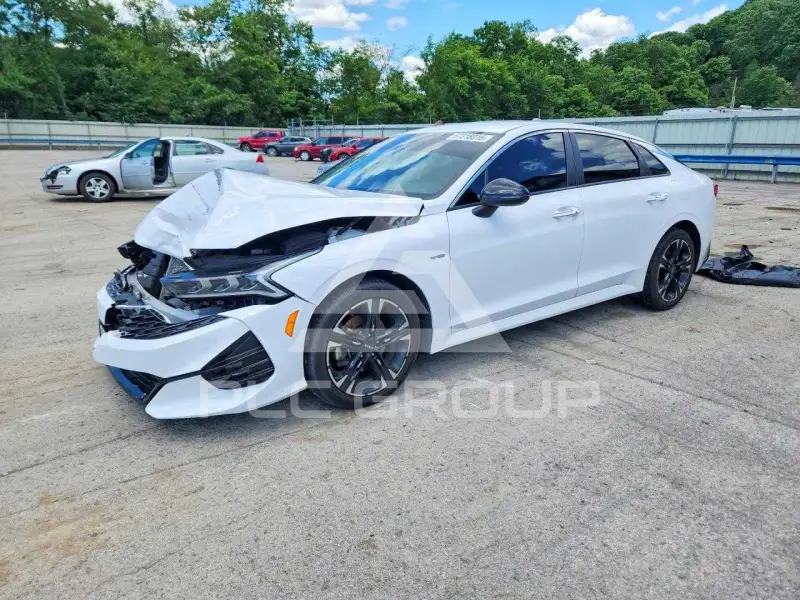 2023 KIA K5 фото
