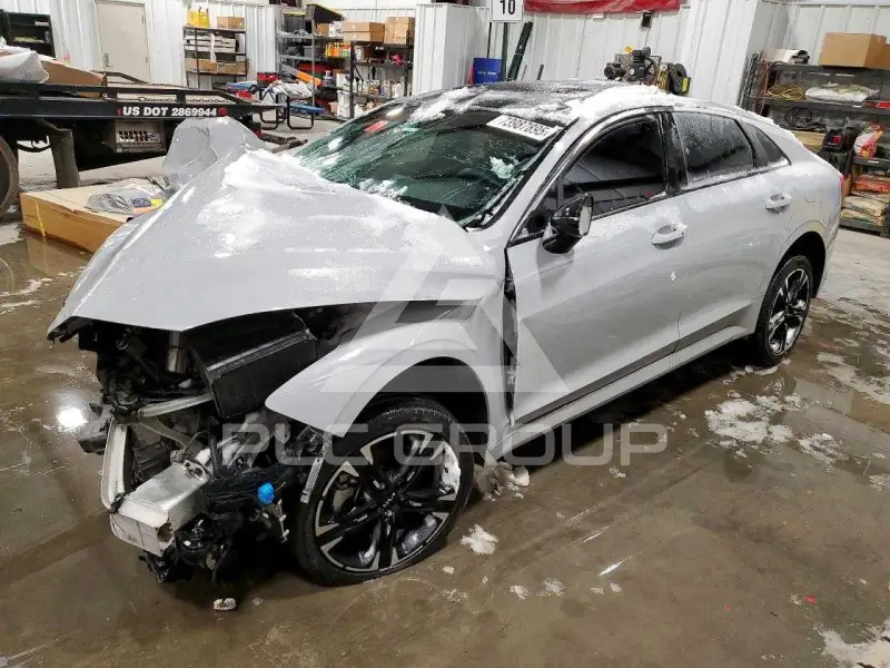 2023 KIA K5 photo