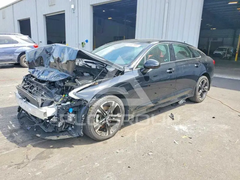 2023 KIA K5 photo