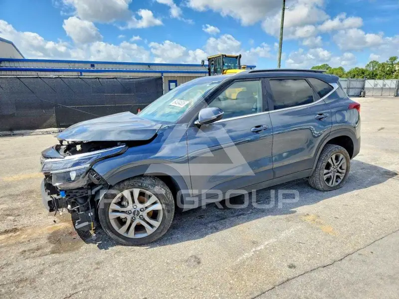 2023 KIA Seltos фото