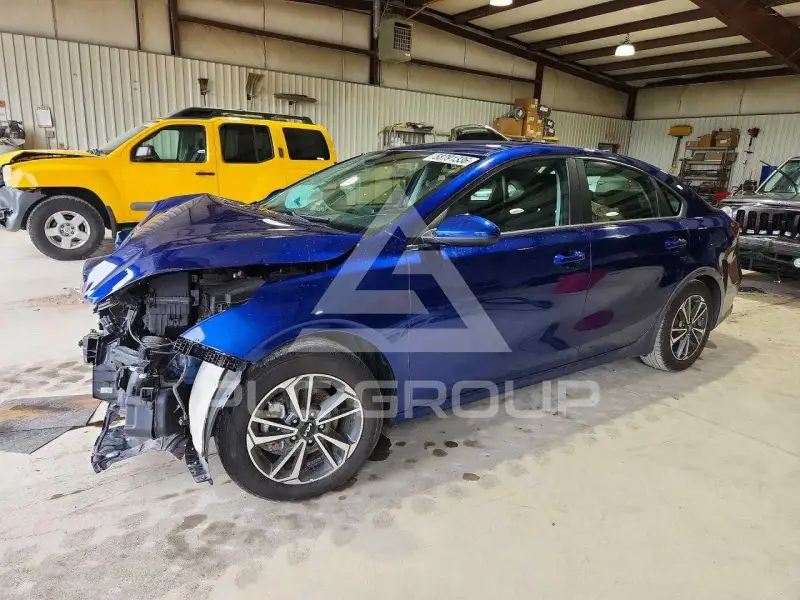 2023 KIA Forte фото