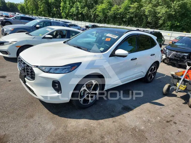2023 Ford ESCAPE photo